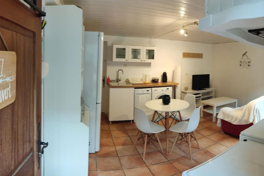 Appartement En Rez De Jardin Et Terrasse Ds Villa Hyères Zewnętrze zdjęcie