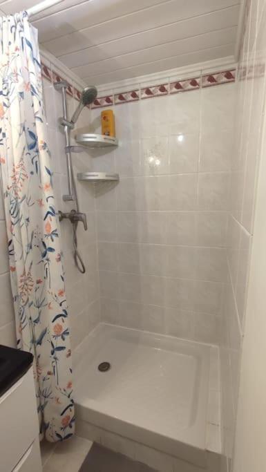 Appartement En Rez De Jardin Et Terrasse Ds Villa Hyères Zewnętrze zdjęcie